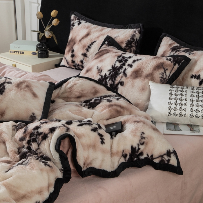 91家纺网 家纺一手货源 找家纺 库里梦家纺 2025网红直播热款10公分包边兔毛牛奶绒印花四件套-包边款 诛仙草-粉-包边款