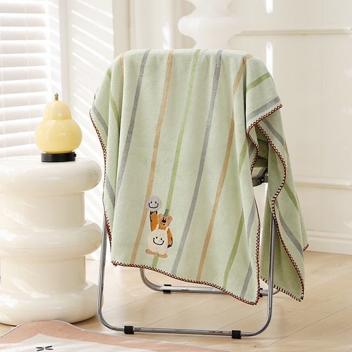 朴尔家纺-毛巾被 2025新款毛巾绣勾边AB版珊瑚绒速吸速干毛巾浴巾 背带熊-绿浴巾 70x140cm浴巾