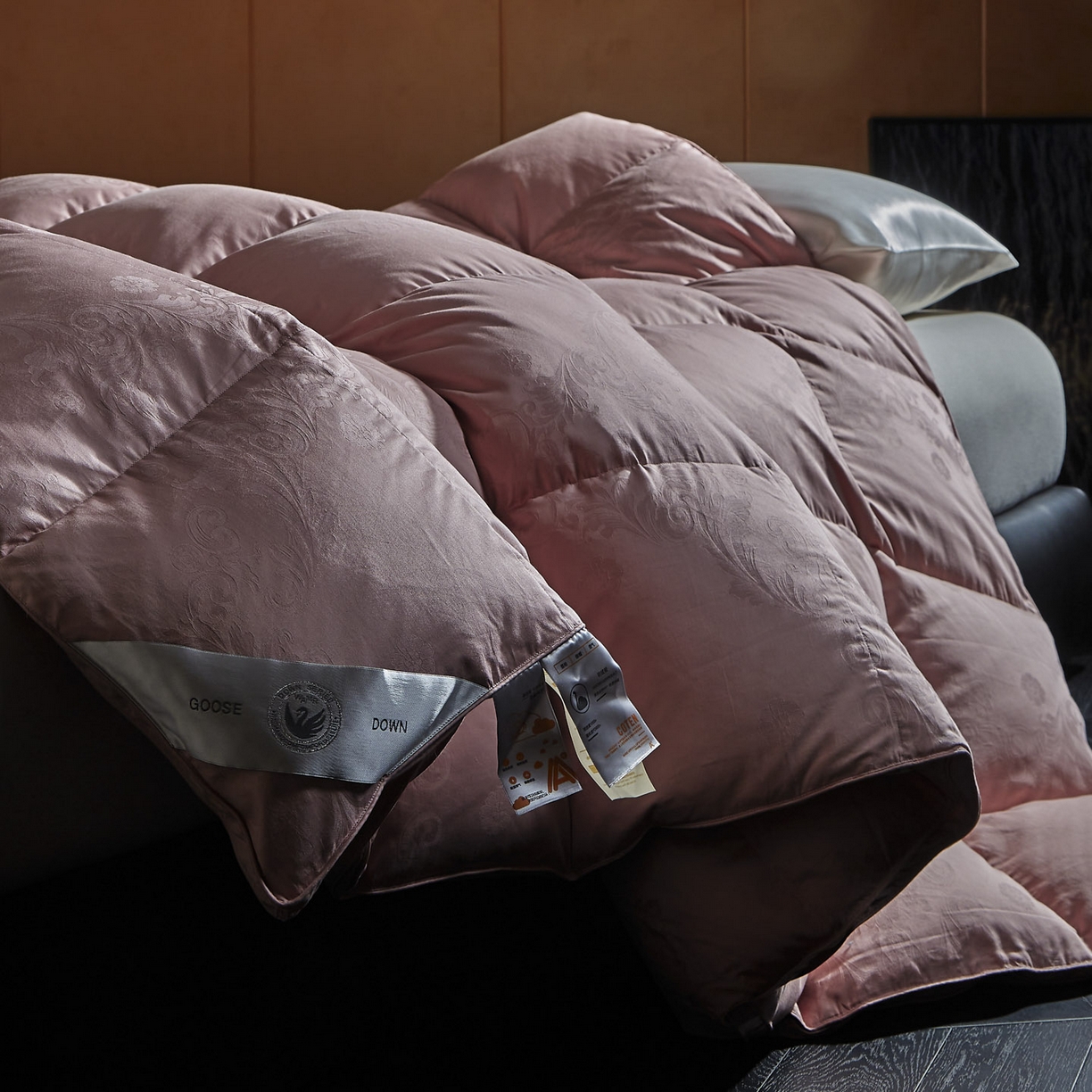 91家纺网 家纺一手货源 找家纺 暖羽屋羽绒馆 2025新款带质检报告 95白鹅绒60s提花纯棉羽绒被子 双层加厚冬被 F雅馨 豆沙