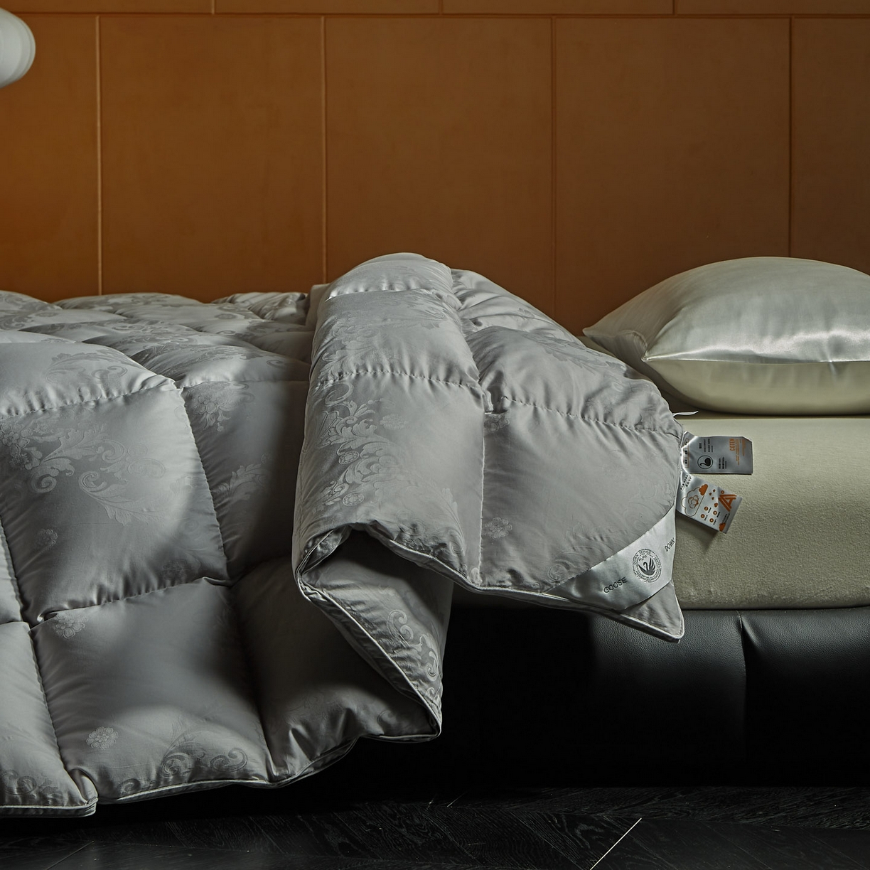 91家纺网 家纺一手货源 找家纺 暖羽屋羽绒馆 2025新款带质检报告 95白鹅绒60s提花纯棉羽绒被子 双层加厚冬被 F雅馨 灰色