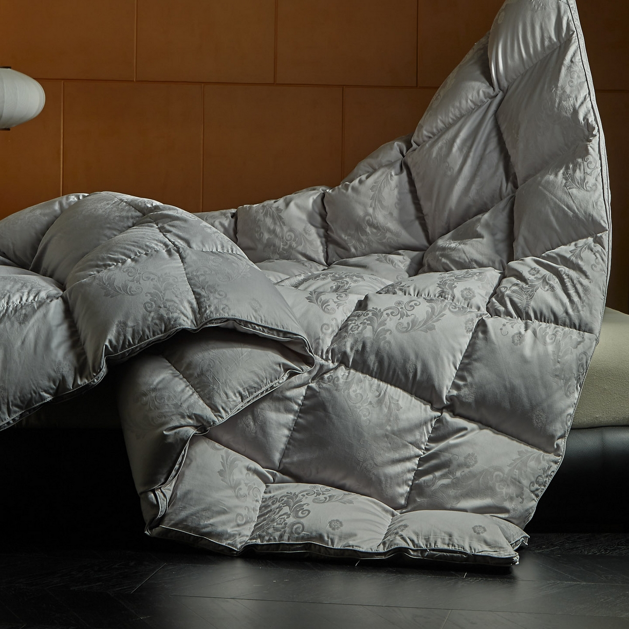 91家纺网 家纺一手货源 找家纺 暖羽屋羽绒馆 2025新款带质检报告 95白鹅绒60s提花纯棉羽绒被子 双层加厚冬被 F雅馨 灰色