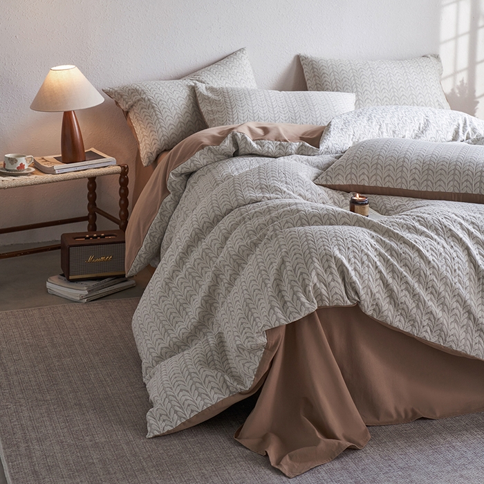 91家纺网 家纺一手货源 找家纺 千朵森 2025新款全棉纯棉色织提花磨毛四件套-秋思 秋思—织眠灰