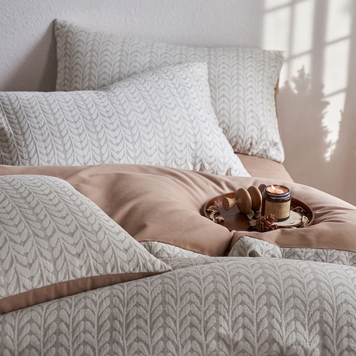 91家纺网 家纺一手货源 找家纺 千朵森 2025新款全棉纯棉色织提花磨毛四件套-秋思 秋思—织眠灰