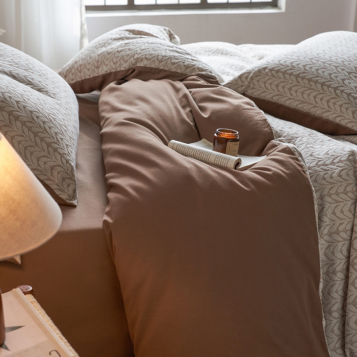 91家纺网 家纺一手货源 找家纺 千朵森 2025新款全棉纯棉色织提花磨毛四件套-秋思 秋思—织眠棕