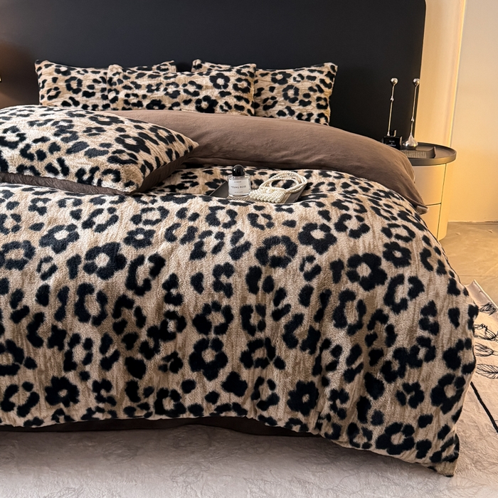 91家纺网 家纺一手货源 找家纺 赛丽雅 2025新款高克重兔毛绒兔兔绒牛奶绒四件套 豹纹-咖