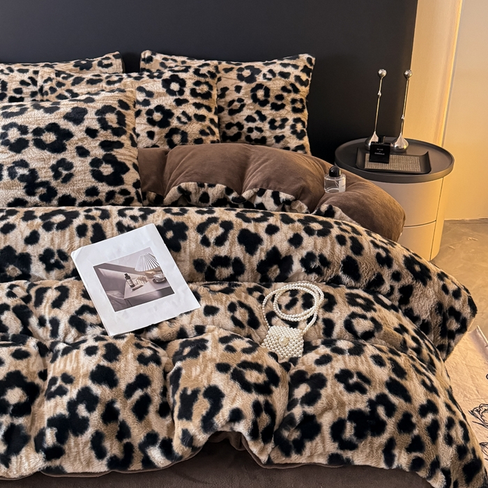 91家纺网 家纺一手货源 找家纺 赛丽雅 2025新款高克重兔毛绒兔兔绒牛奶绒四件套 豹纹-咖