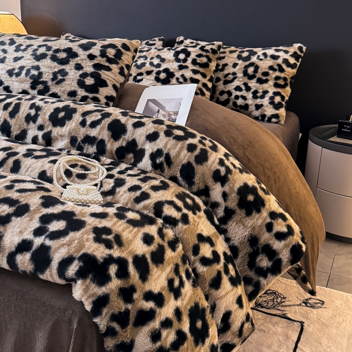 91家纺网 家纺一手货源 找家纺 赛丽雅 2025新款高克重兔毛绒兔兔绒牛奶绒四件套 豹纹-咖