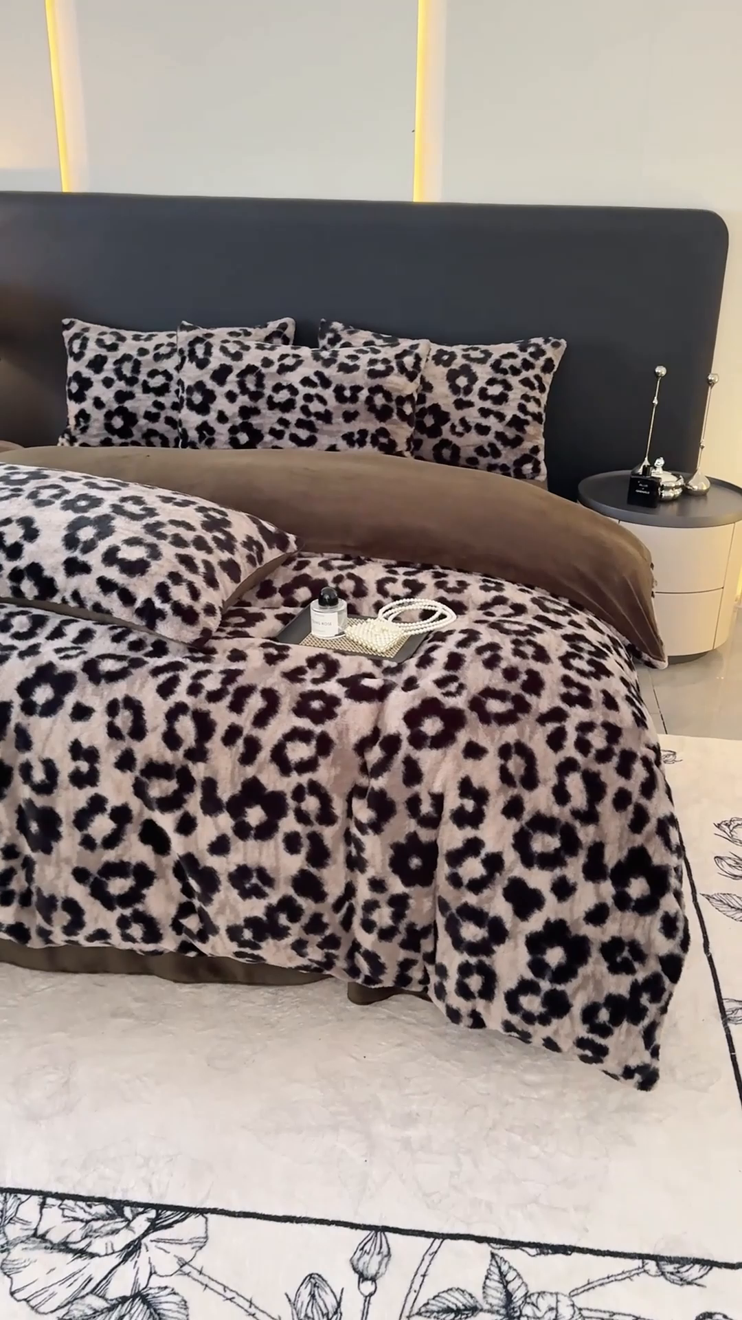 91家纺网 家纺一手货源 找家纺 赛丽雅 2025新款高克重兔毛绒兔兔绒牛奶绒四件套 豹纹-咖