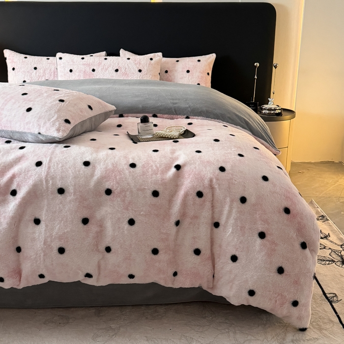 91家纺网 家纺一手货源 找家纺 赛丽雅 2025新款高克重兔毛绒兔兔绒牛奶绒四件套 点点-粉