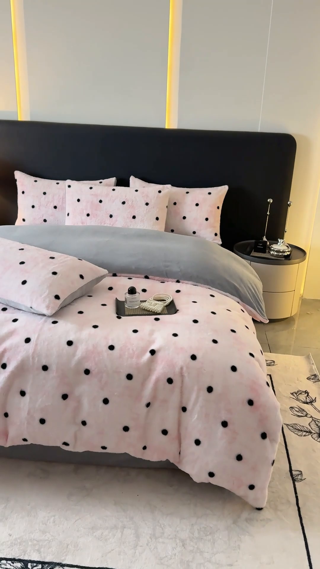 91家纺网 家纺一手货源 找家纺 赛丽雅 2025新款高克重兔毛绒兔兔绒牛奶绒四件套 点点-粉