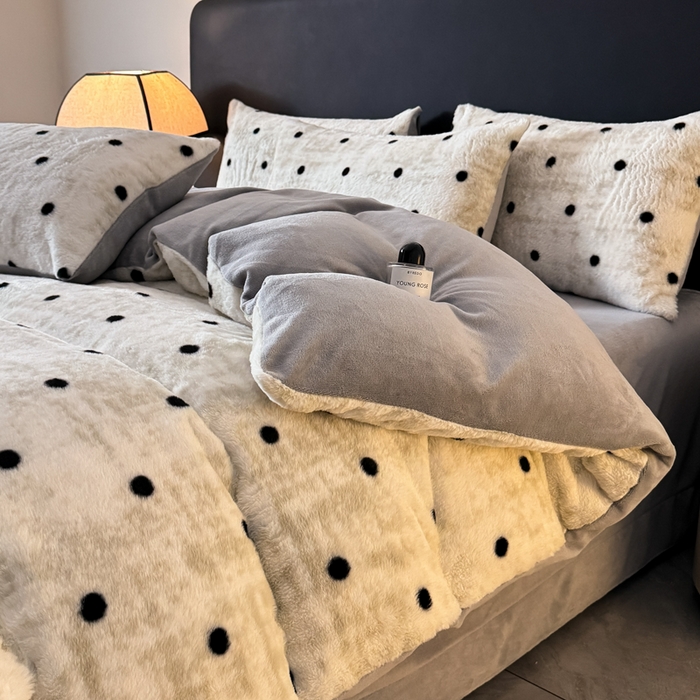 91家纺网 家纺一手货源 找家纺 赛丽雅 2025新款高克重兔毛绒兔兔绒牛奶绒四件套 点点-灰绿