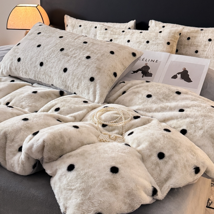 91家纺网 家纺一手货源 找家纺 赛丽雅 2025新款高克重兔毛绒兔兔绒牛奶绒四件套 点点-灰绿