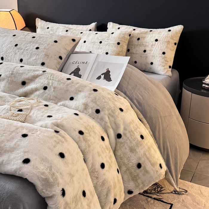 91家纺网 家纺一手货源 找家纺 赛丽雅 2025新款高克重兔毛绒兔兔绒牛奶绒四件套 点点-灰绿