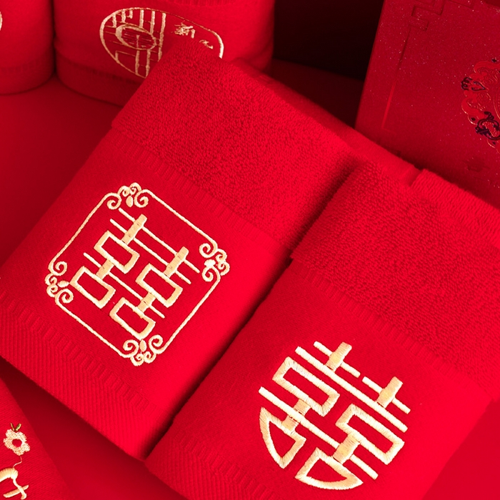 91家纺网 家纺一手货源 找家纺 （总）朴尔家纺-毛巾被 2025新款全棉纯棉红色系喜庆婚庆伴手礼新婚回礼绣花毛巾-场景二