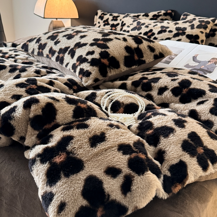 91家纺网 家纺一手货源 找家纺 赛丽雅 2025新款高克重兔毛绒兔兔绒牛奶绒四件套 蝶豹