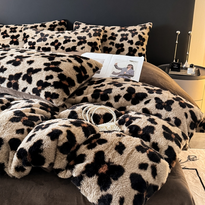 91家纺网 家纺一手货源 找家纺 赛丽雅 2025新款高克重兔毛绒兔兔绒牛奶绒四件套 蝶豹