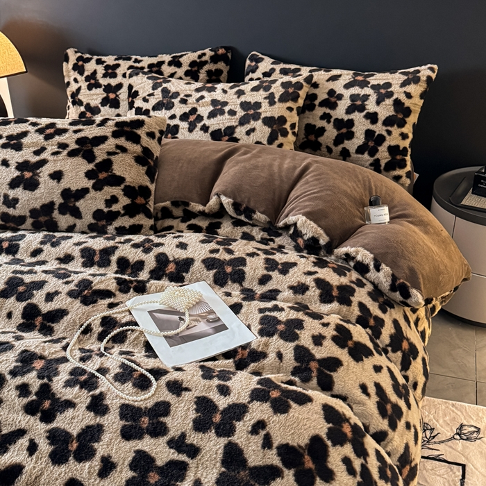 91家纺网 家纺一手货源 找家纺 赛丽雅 2025新款高克重兔毛绒兔兔绒牛奶绒四件套 蝶豹