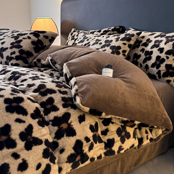 91家纺网 家纺一手货源 找家纺 赛丽雅 2025新款高克重兔毛绒兔兔绒牛奶绒四件套 蝶豹