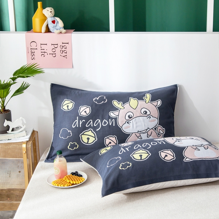 91家纺网 家纺一手货源 找家纺 朴尔家纺-毛巾被 2025新款儿童定位卡通大版花全棉纯棉四层纱布枕巾 犄角龙 40x60cm儿童枕巾/对