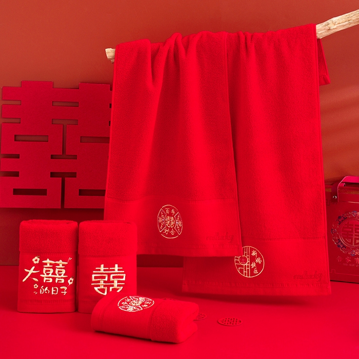 91家纺网 家纺一手货源 找家纺 朴尔家纺-毛巾被 2025新款全棉纯棉红色系喜庆婚庆伴手礼新婚回礼绣花毛巾-场景二 组合图仅供展示不可下单 