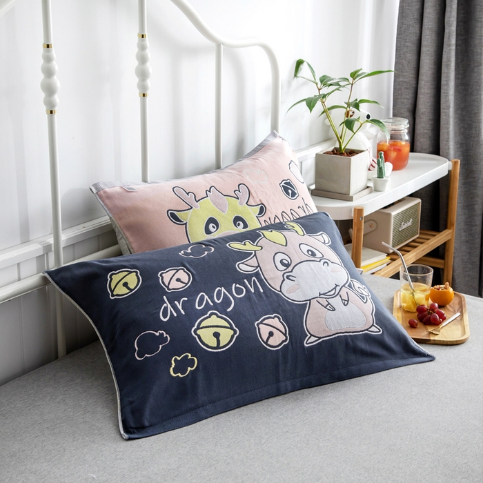 91家纺网 家纺一手货源 找家纺 朴尔家纺-毛巾被 2025新款儿童定位卡通大版花全棉纯棉四层纱布枕巾 犄角龙 40x60cm儿童枕巾/对