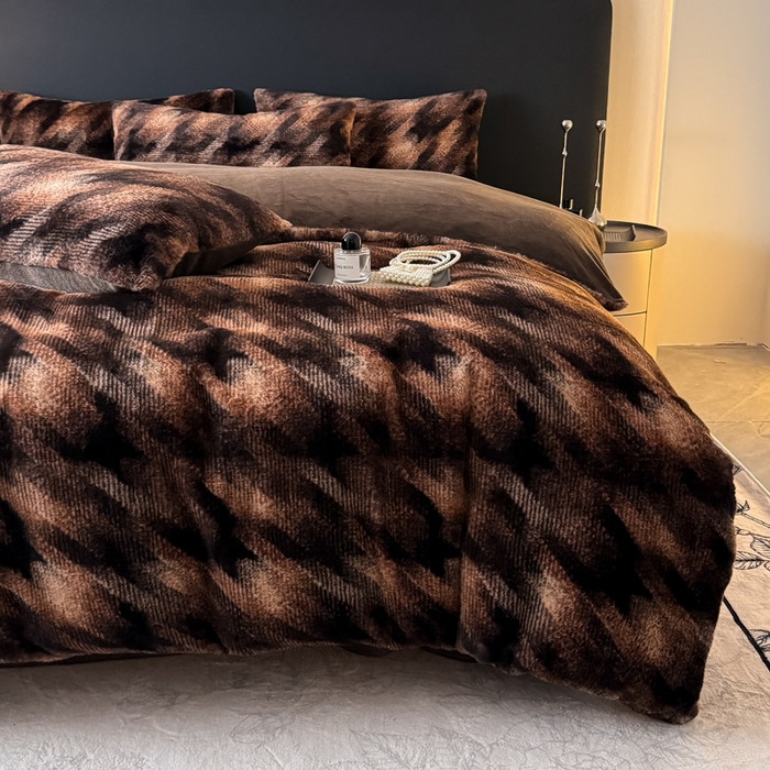 91家纺网 家纺一手货源 找家纺 赛丽雅 2025新款高克重兔毛绒兔兔绒牛奶绒四件套 格调