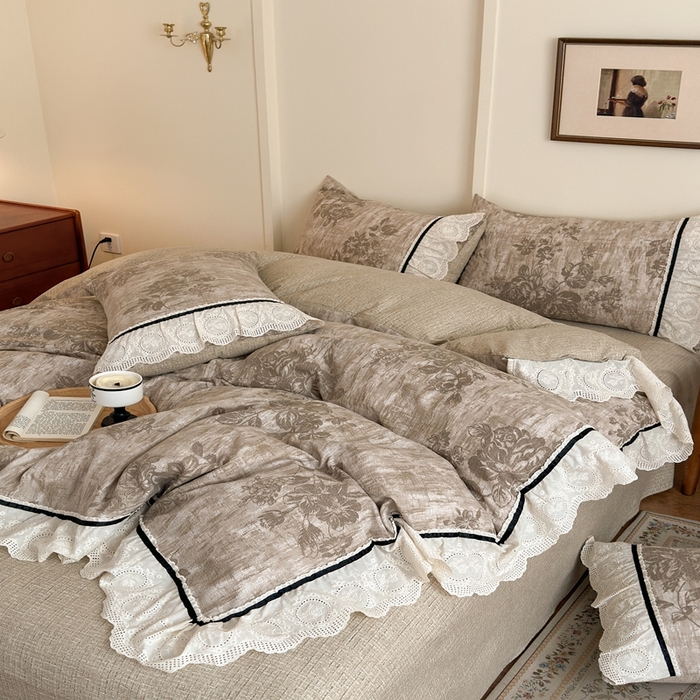 91家纺网 家纺一手货源 找家纺 芯贝儿 2025秋冬新款加厚全m花边m麻复古风亚麻皱皱双层纱水洗m四件套 秋叶流金