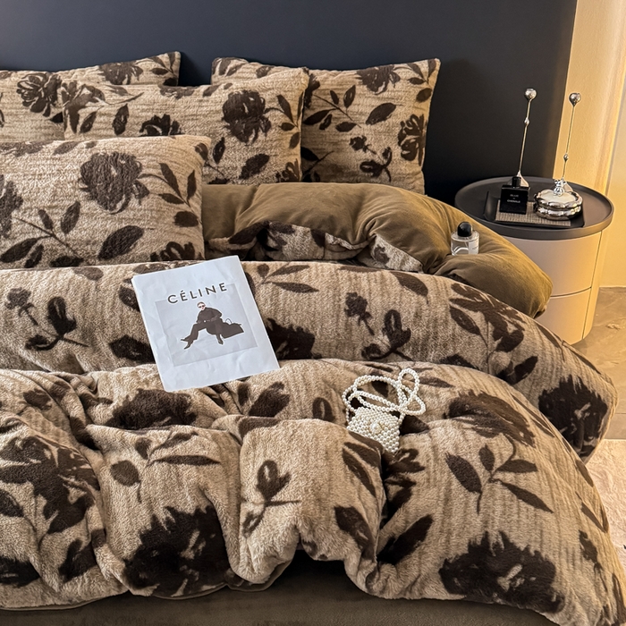 91家纺网 家纺一手货源 找家纺 赛丽雅 2025新款高克重兔毛绒兔兔绒牛奶绒四件套 花海