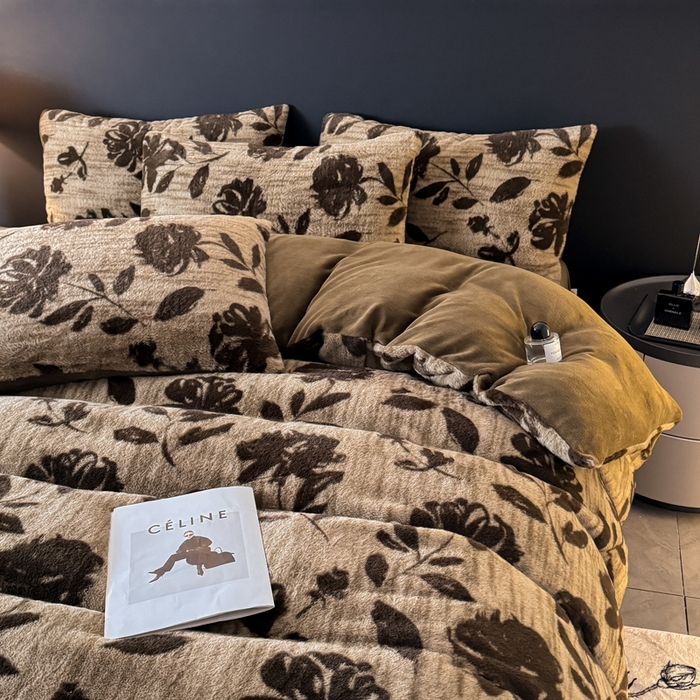 91家纺网 家纺一手货源 找家纺 赛丽雅 2025新款高克重兔毛绒兔兔绒牛奶绒四件套 花海