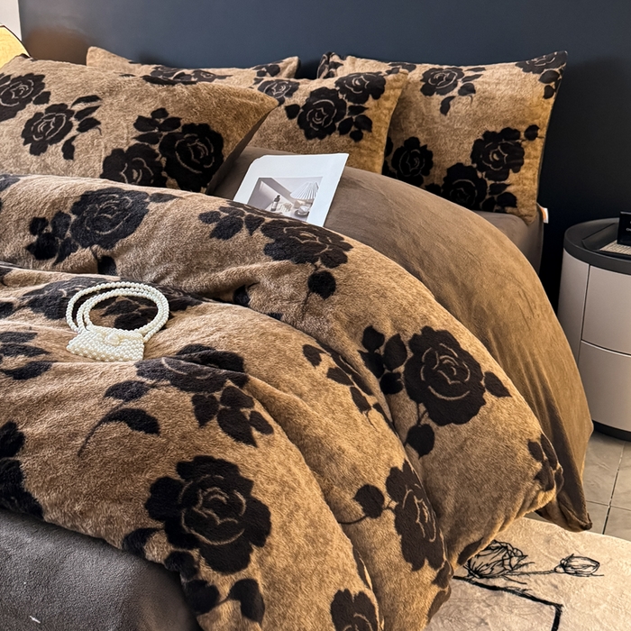 91家纺网 家纺一手货源 找家纺 赛丽雅 2025新款高克重兔毛绒兔兔绒牛奶绒四件套 盛放