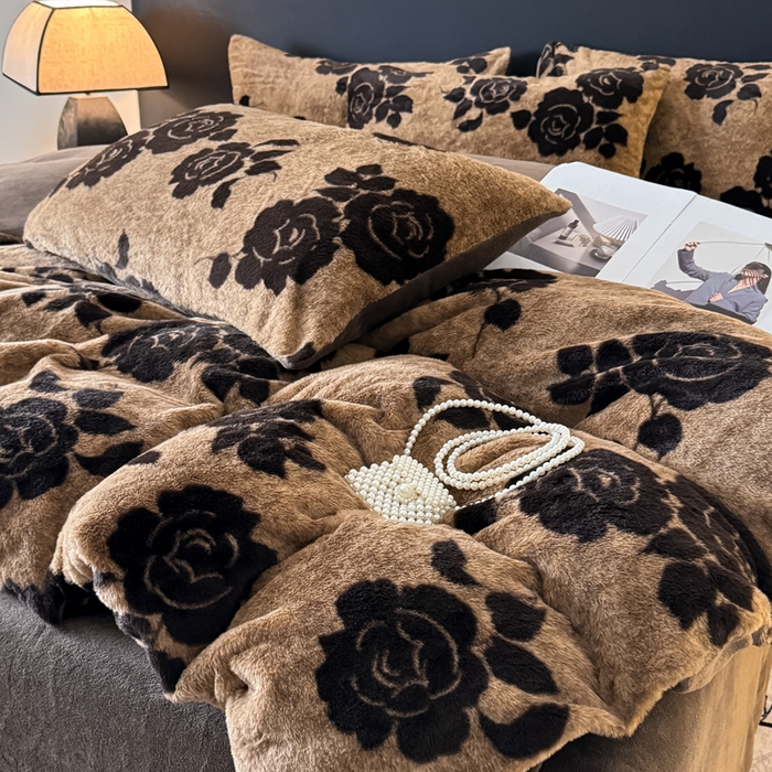 91家纺网 家纺一手货源 找家纺 赛丽雅 2025新款高克重兔毛绒兔兔绒牛奶绒四件套 盛放