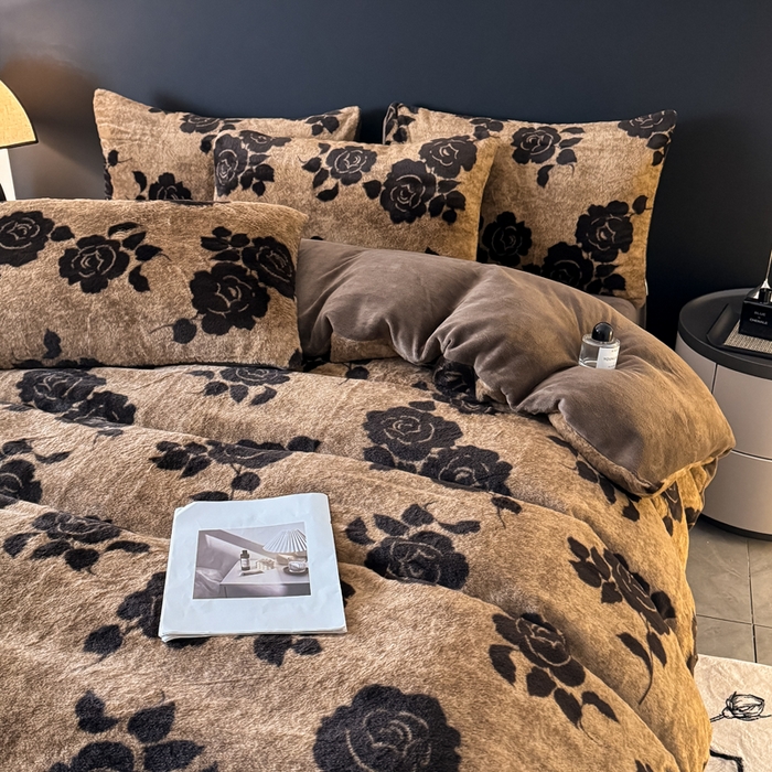 91家纺网 家纺一手货源 找家纺 赛丽雅 2025新款高克重兔毛绒兔兔绒牛奶绒四件套 盛放