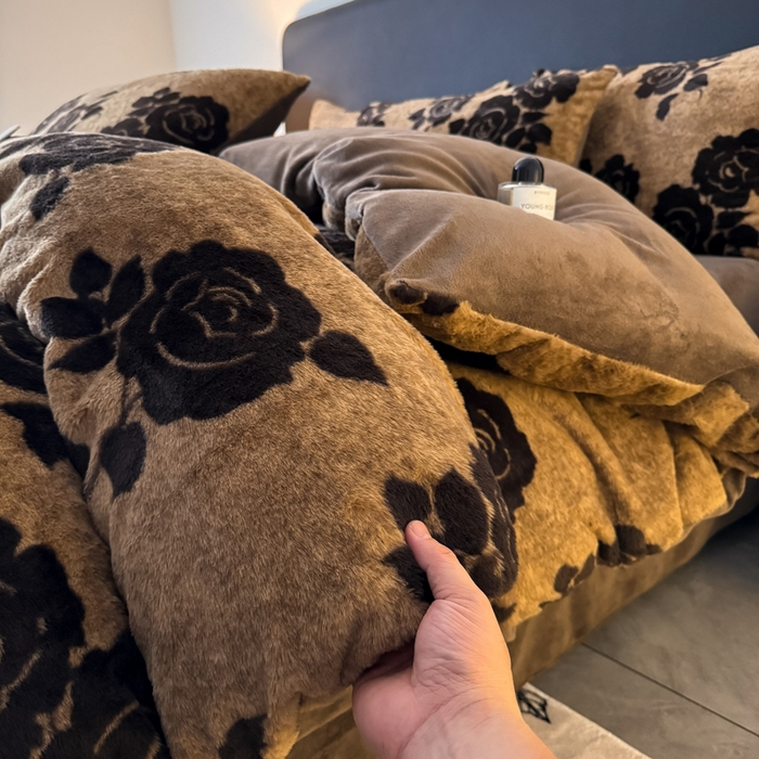 91家纺网 家纺一手货源 找家纺 赛丽雅 2025新款高克重兔毛绒兔兔绒牛奶绒四件套 盛放