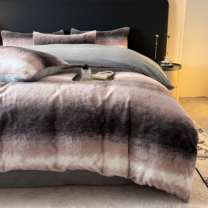 91家纺网 家纺一手货源 找家纺 赛丽雅 2025新款高克重兔毛绒兔兔绒牛奶绒四件套 时尚-粉