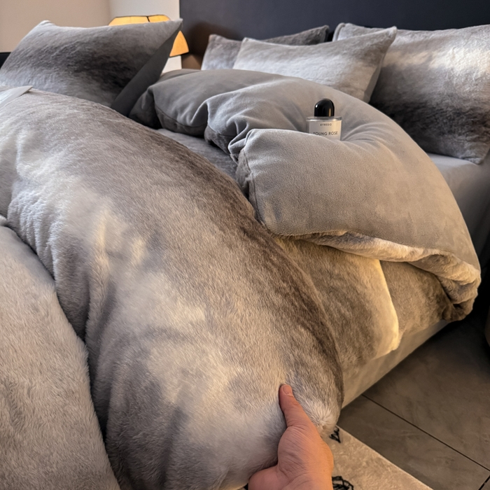 91家纺网 家纺一手货源 找家纺 赛丽雅 2025新款高克重兔毛绒兔兔绒牛奶绒四件套 时尚-灰