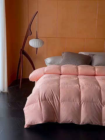 91家纺网 家纺一手货源 找家纺 暖羽屋羽绒馆 2025新款带质检报告 95白鹅绒60s提花纯棉羽绒被子 双层加厚冬被 F雅馨 玉色