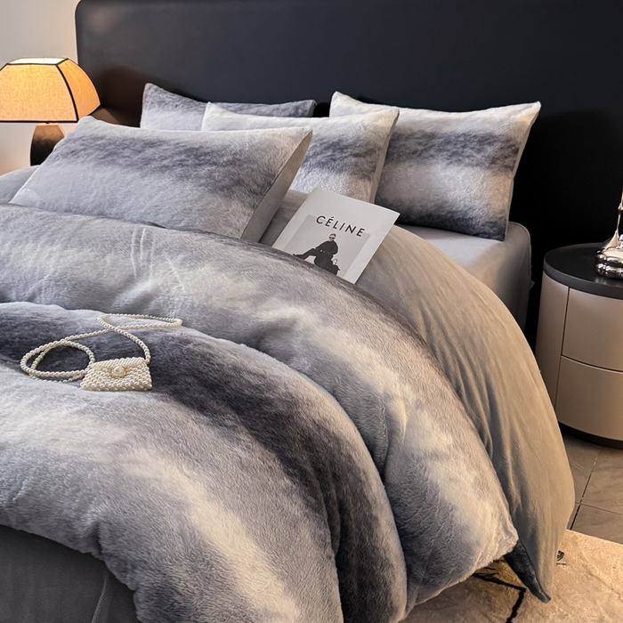 91家纺网 家纺一手货源 找家纺 赛丽雅 2025新款高克重兔毛绒兔兔绒牛奶绒四件套 时尚-蓝灰