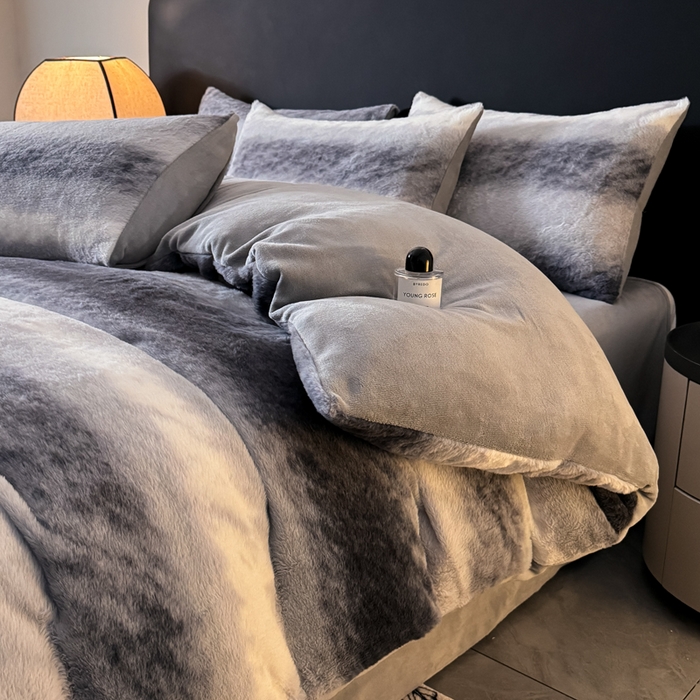 91家纺网 家纺一手货源 找家纺 赛丽雅 2025新款高克重兔毛绒兔兔绒牛奶绒四件套 时尚-蓝灰