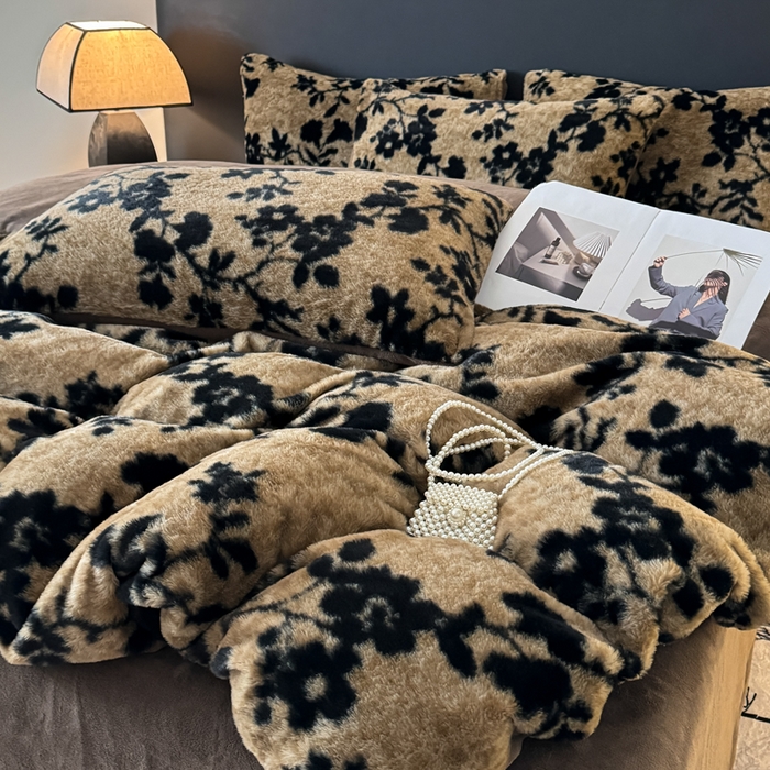 91家纺网 家纺一手货源 找家纺 赛丽雅 2025新款高克重兔毛绒兔兔绒牛奶绒四件套 枝蔓