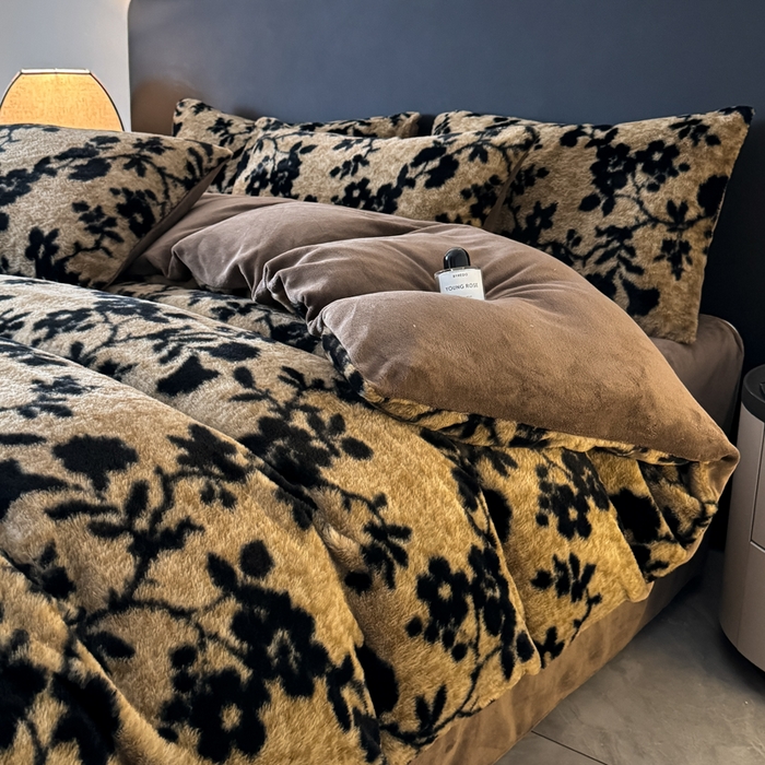 91家纺网 家纺一手货源 找家纺 赛丽雅 2025新款高克重兔毛绒兔兔绒牛奶绒四件套 枝蔓