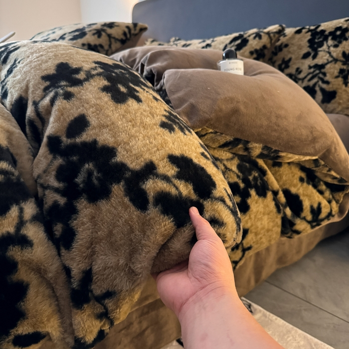 91家纺网 家纺一手货源 找家纺 赛丽雅 2025新款高克重兔毛绒兔兔绒牛奶绒四件套 枝蔓