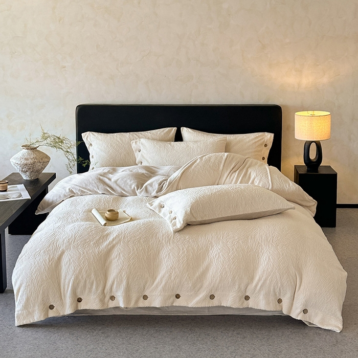 91家纺网 家纺一手货源 找家纺 （总）十方家居 2025年新款9斤加厚雕花绒牛奶绒剪花纽扣款工艺牛奶绒四件套（全网控价标准不低于168）