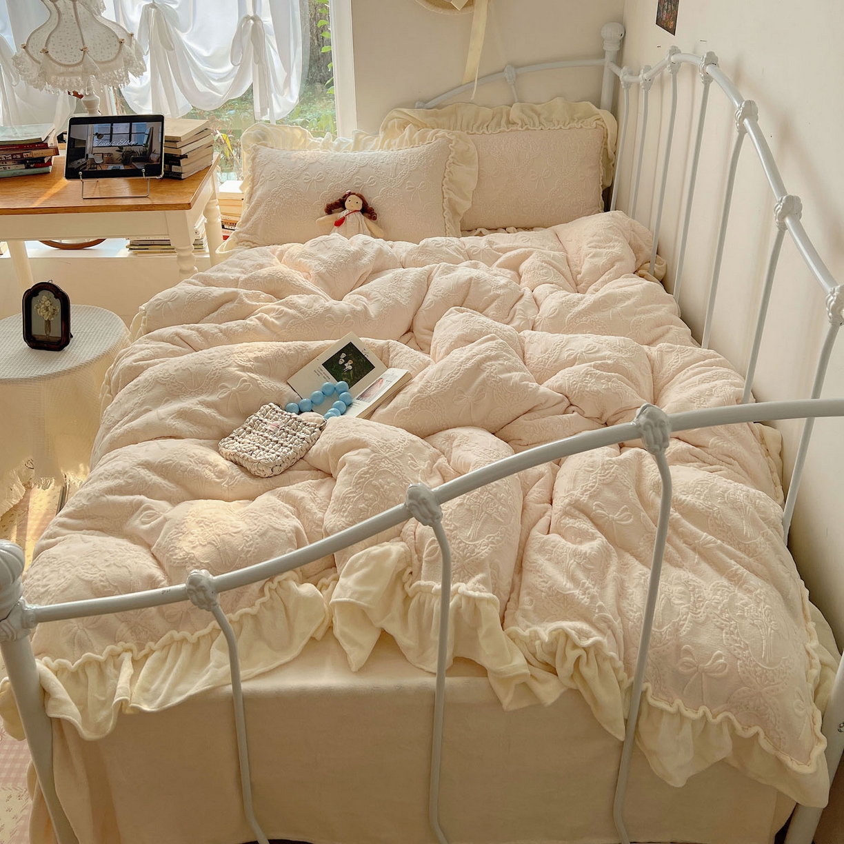 91家纺网 家纺一手货源 找家纺 （总）六巷胡同 2025新款韩系博主风少女心蝴蝶结捧花A类牛奶绒四件套