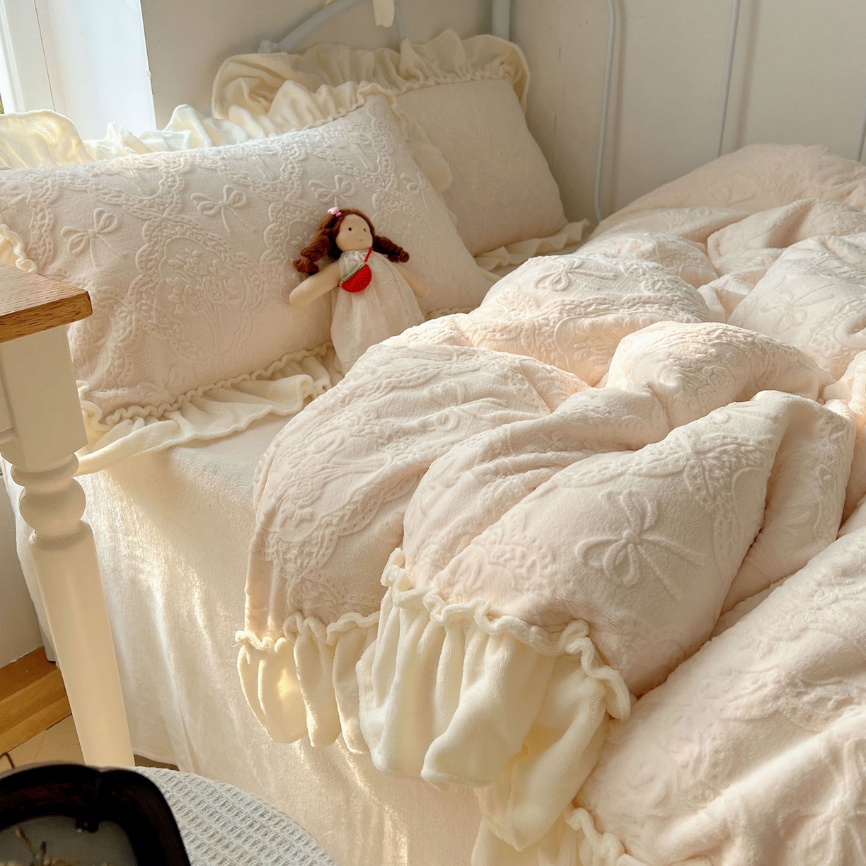 91家纺网 家纺一手货源 找家纺 （总）六巷胡同 2025新款韩系博主风少女心蝴蝶结捧花A类牛奶绒四件套