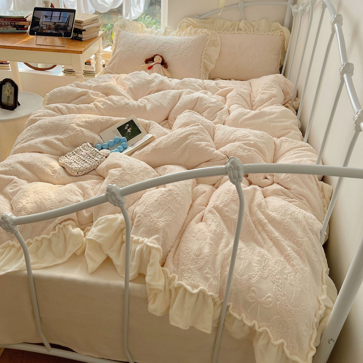 91家纺网 家纺一手货源 找家纺 （总）六巷胡同 2025新款韩系博主风少女心蝴蝶结捧花A类牛奶绒四件套