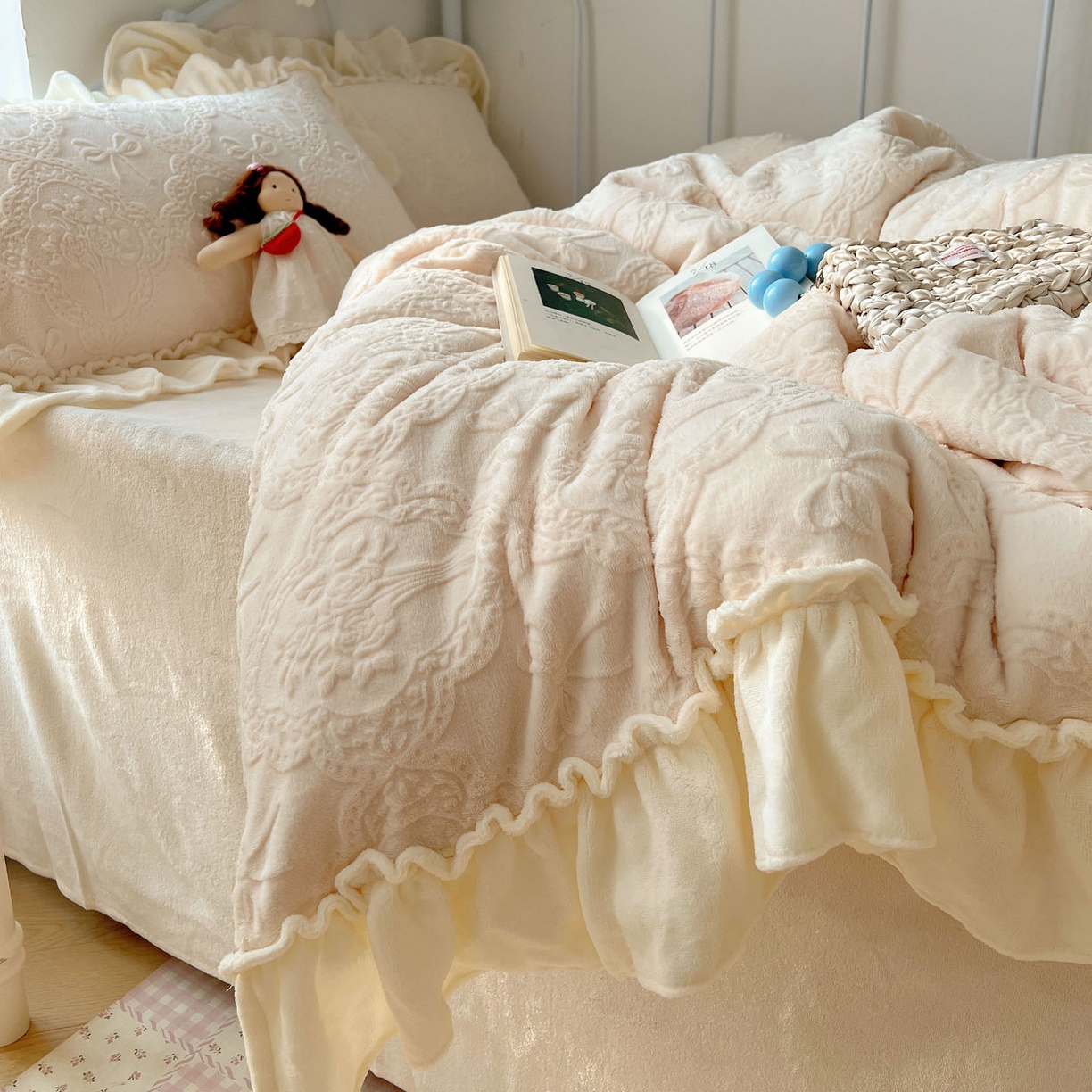 91家纺网 家纺一手货源 找家纺 （总）六巷胡同 2025新款韩系博主风少女心蝴蝶结捧花A类牛奶绒四件套