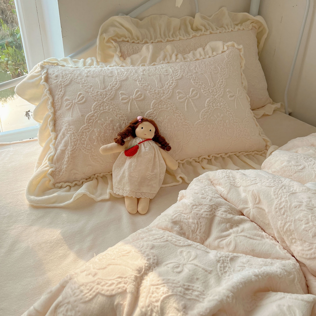 91家纺网 家纺一手货源 找家纺 （总）六巷胡同 2025新款韩系博主风少女心蝴蝶结捧花A类牛奶绒四件套