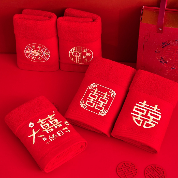 91家纺网 家纺一手货源 找家纺 朴尔家纺-毛巾被 2025新款全棉纯棉红色系喜庆婚庆伴手礼新婚回礼绣花毛巾-场景二 礼盒