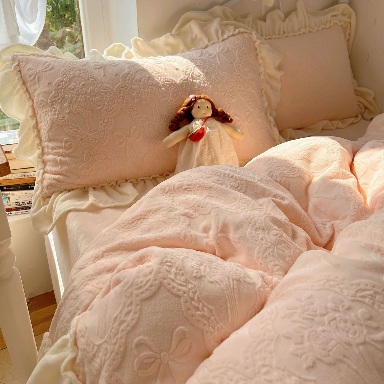 91家纺网 家纺一手货源 找家纺 六巷胡同 2025新款韩系博主风少女心蝴蝶结捧花A类牛奶绒四件套 蝴蝶结捧花-粉