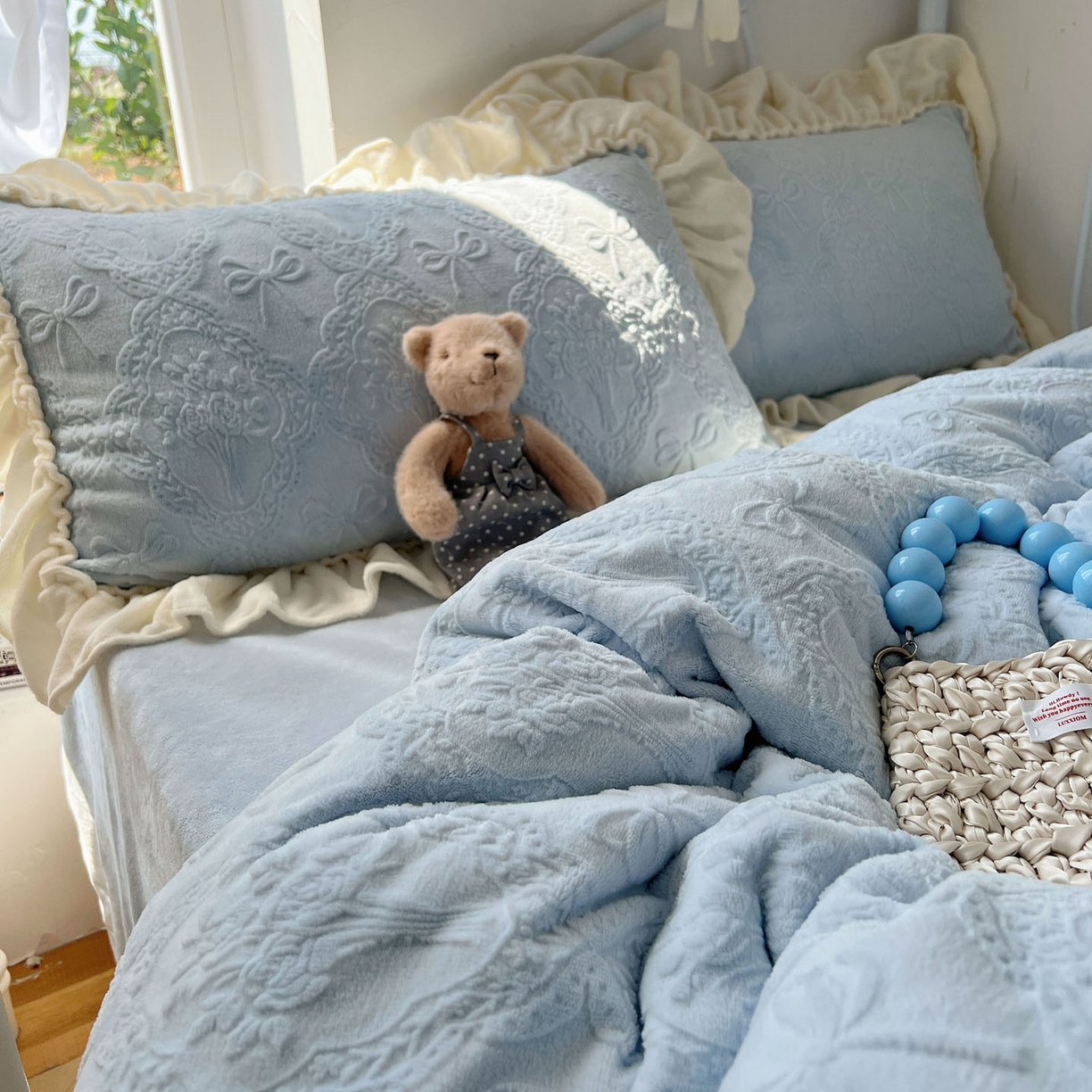 91家纺网 家纺一手货源 找家纺 六巷胡同 2025新款韩系博主风少女心蝴蝶结捧花A类牛奶绒四件套 蝴蝶结捧花-蓝